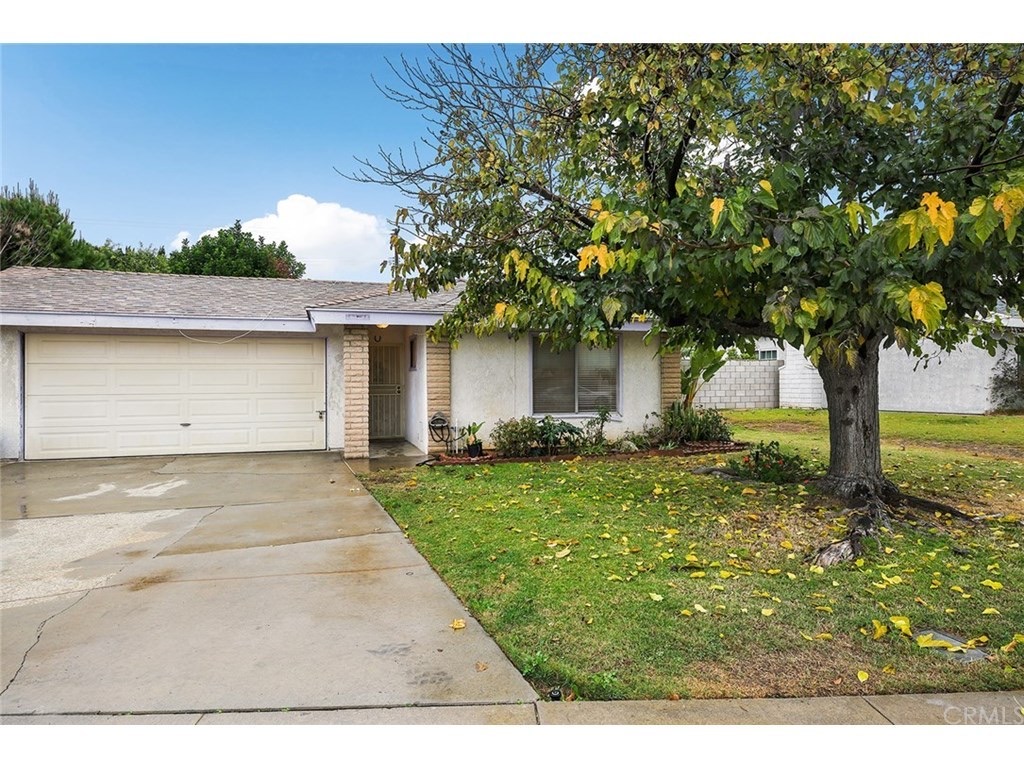 12101 Pearce Ave, photograph 1 of 5