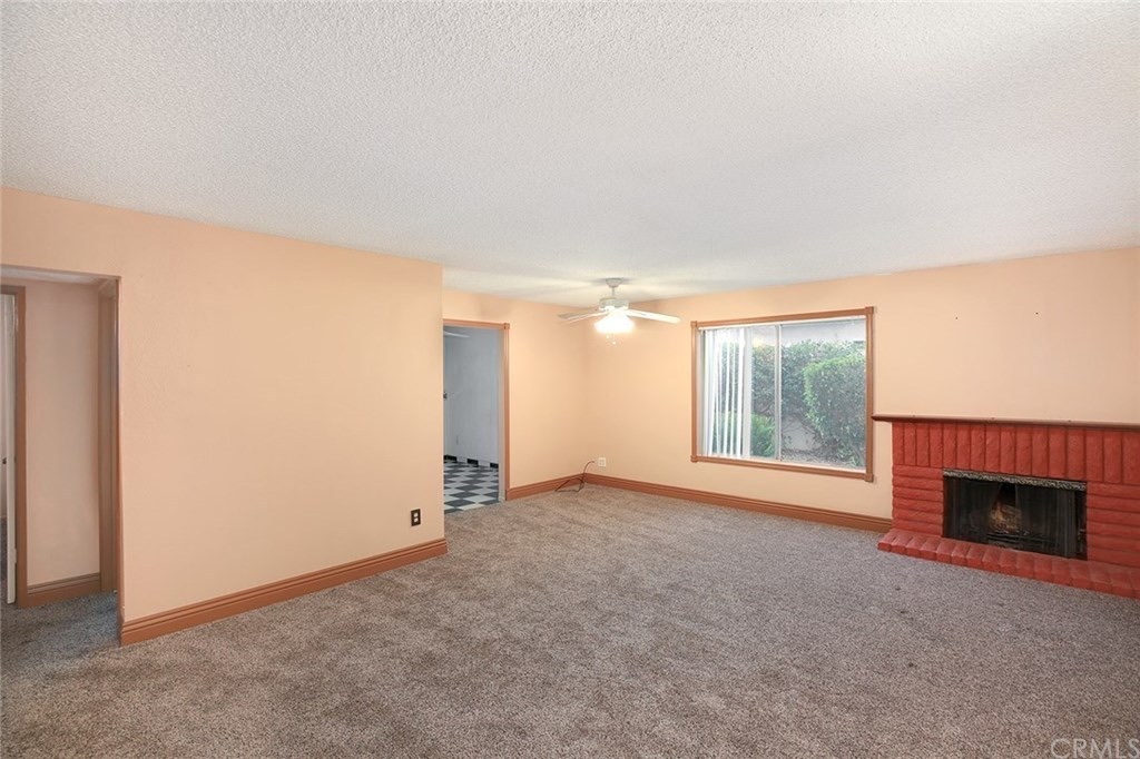 12101 Pearce Ave, photograph 2 of 5