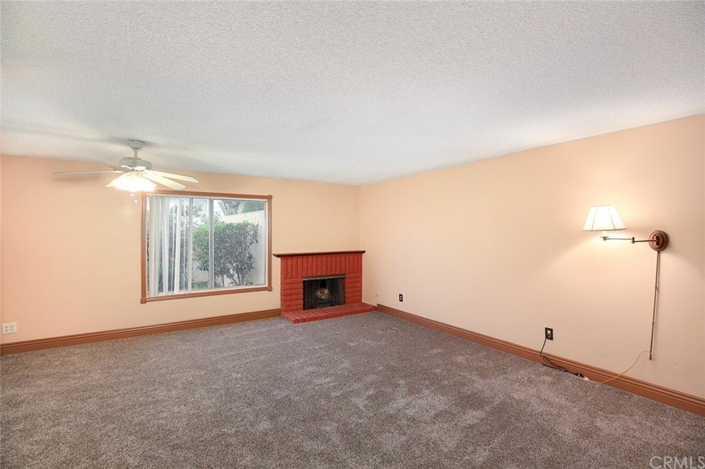 12101 Pearce Ave, photograph 3 of 5
