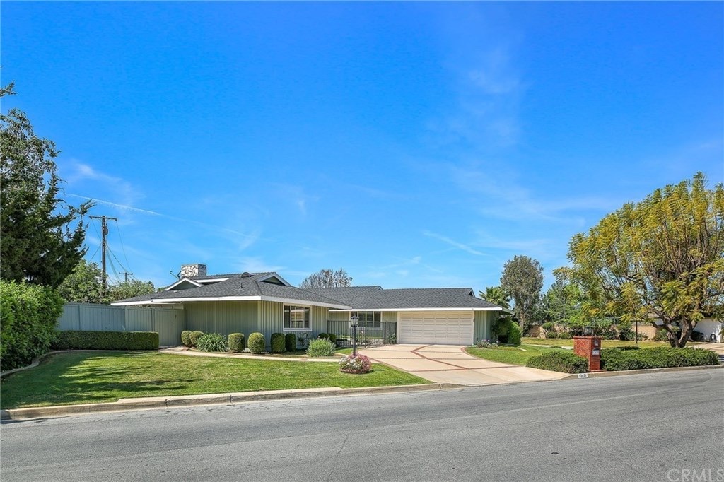 13431 Eton Pl, photograph 2 of 5