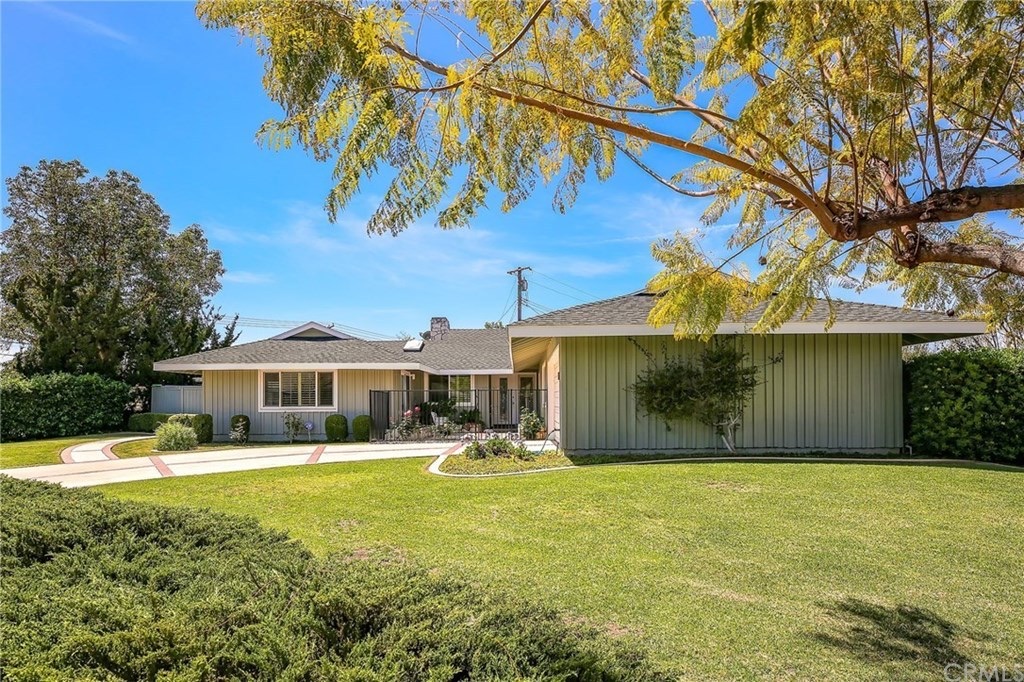 13431 Eton Pl, photograph 3 of 5
