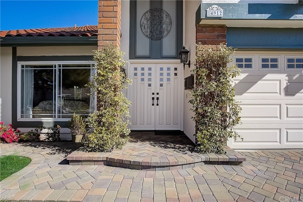 14912 Elm Ave, photograph 3 of 5