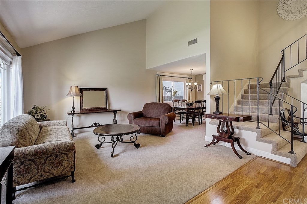 14912 Elm Ave, photograph 4 of 5