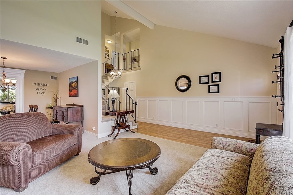 14912 Elm Ave, photograph 5 of 5