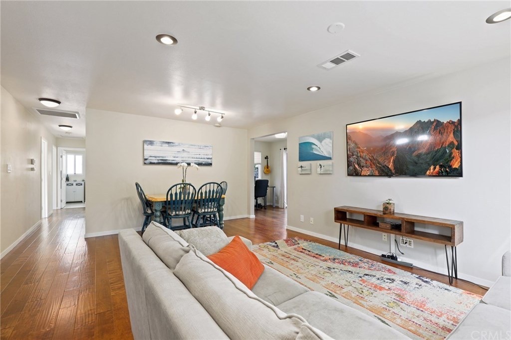 16562 Potter Cir, photograph 4 of 5