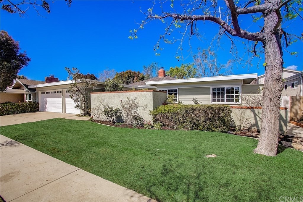 19461 Sierra Lago Rd, photograph 3 of 5