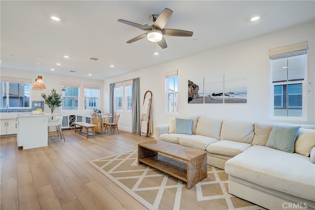 201 Gallop Ct, photograph 2 of 5