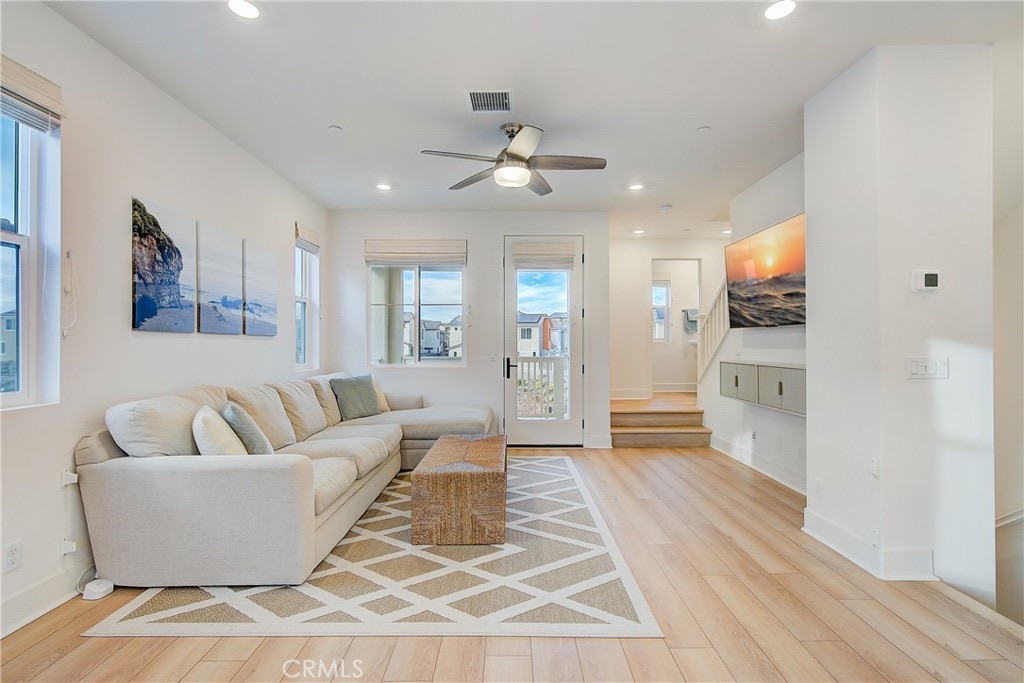 201 Gallop Ct, photograph 3 of 5