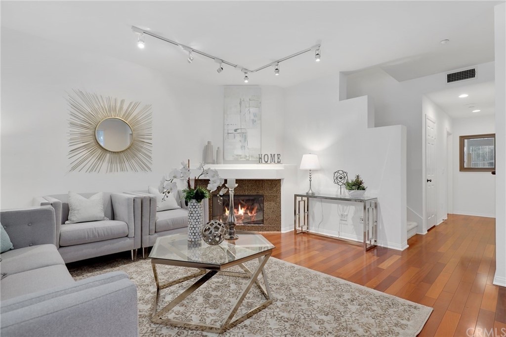 202 Coral Rose, photograph 1 of 5