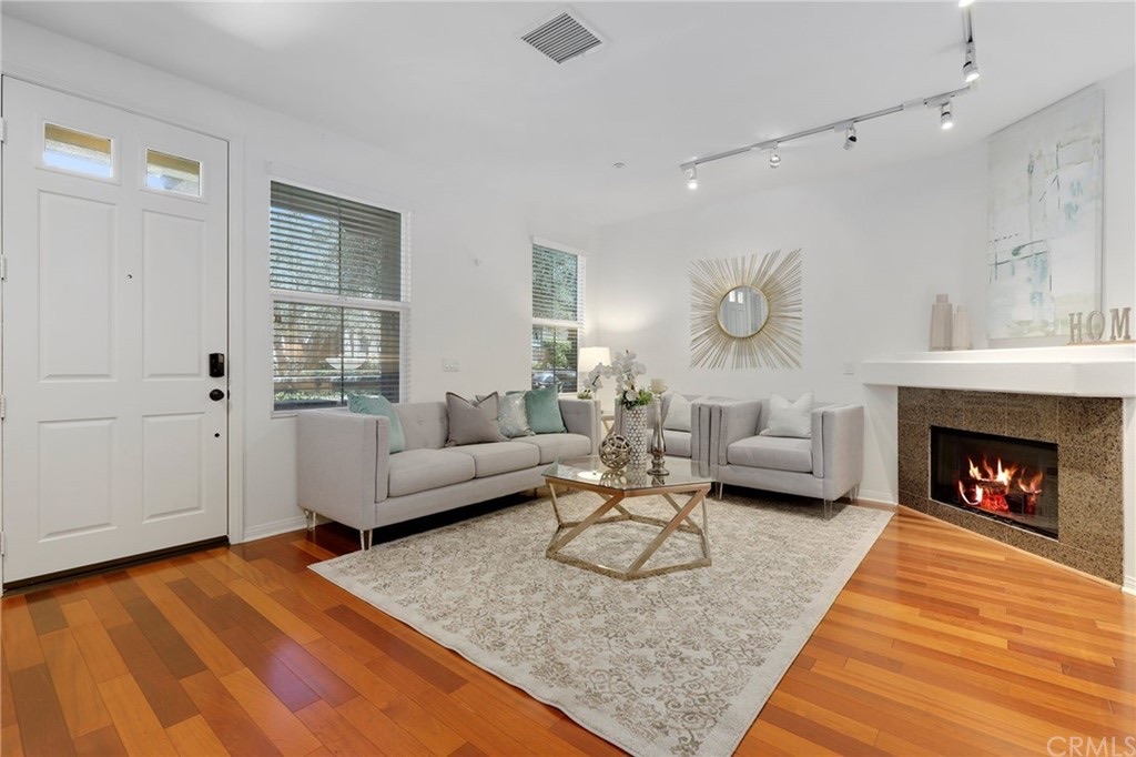 202 Coral Rose, photograph 3 of 5