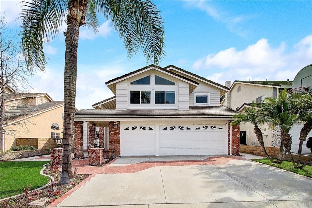 21006 Cantebury Ln, photograph 2 of 5