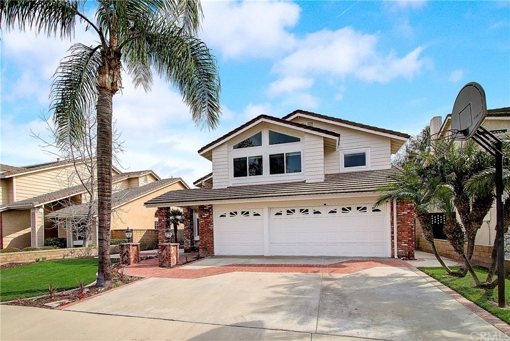 21006 Cantebury Ln, photograph 3 of 5