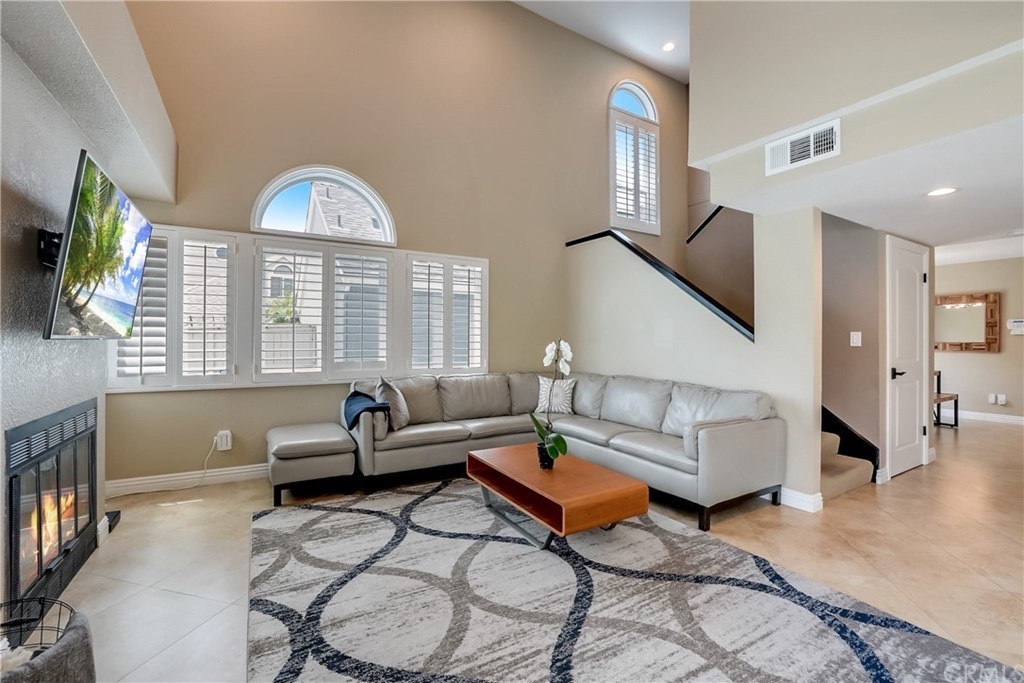 21491 Oakbrook #136, photograph 4 of 5