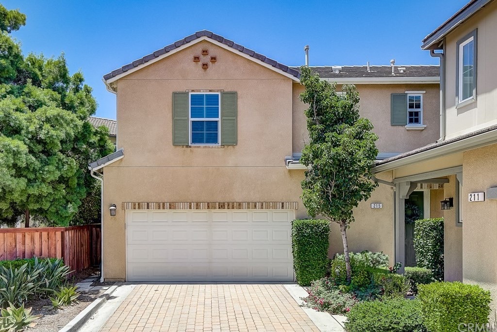 215 W Sparkleberry Ave, photograph 1 of 5