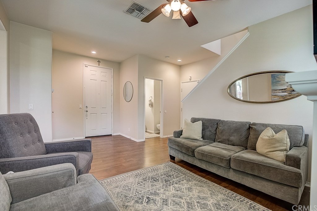 215 W Sparkleberry Ave, photograph 4 of 5