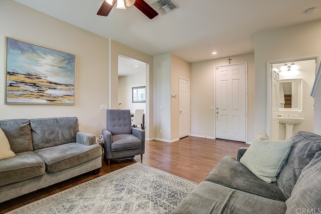 215 W Sparkleberry Ave, photograph 5 of 5