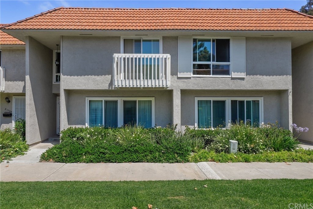 21727 Lake Vista Dr, photograph 1 of 5