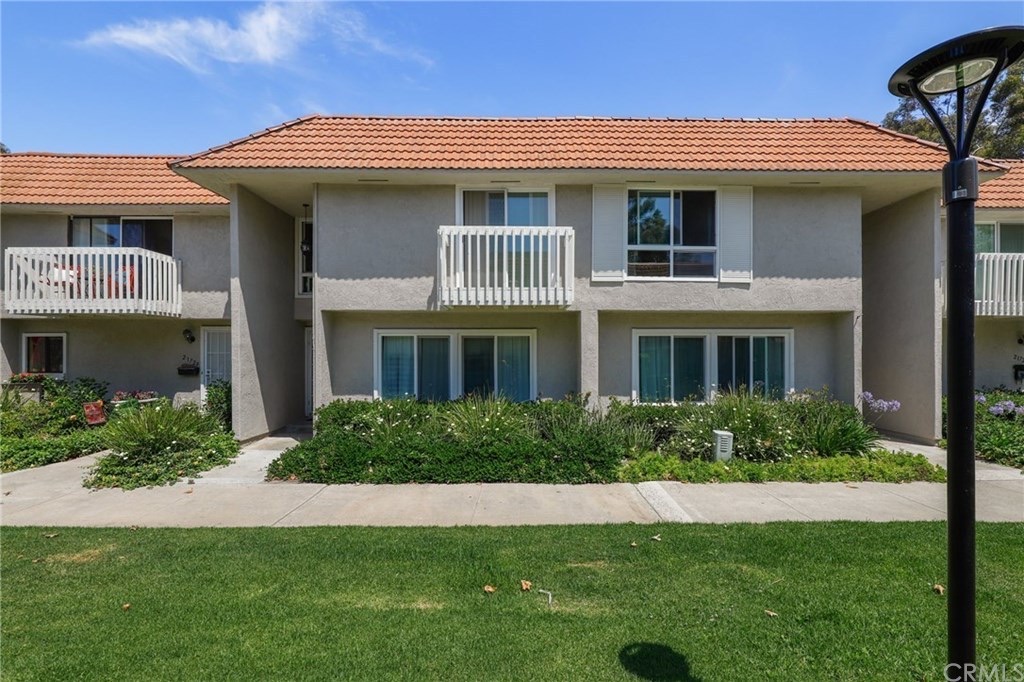 21727 Lake Vista Dr, photograph 2 of 5