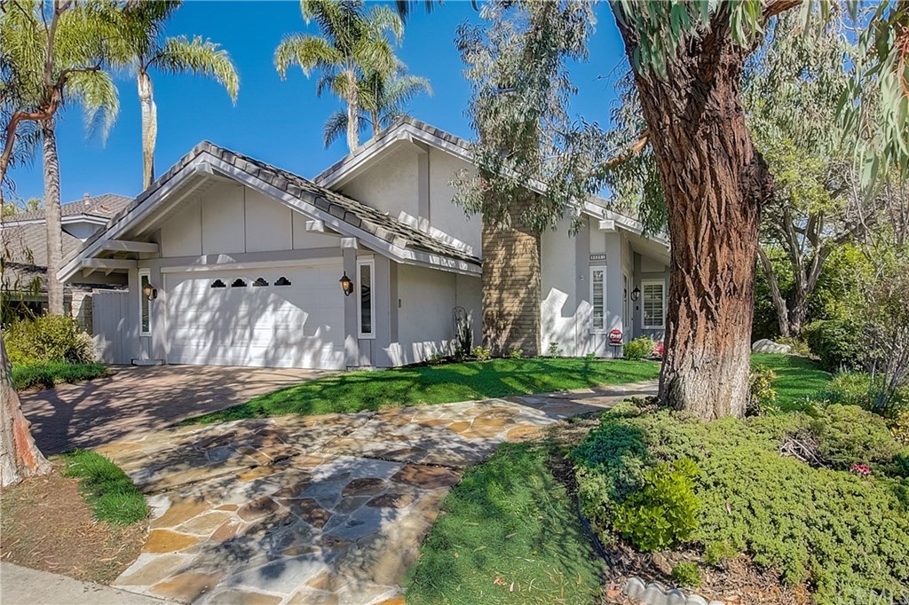 22261 Chestnut Ln, photograph 1 of 5