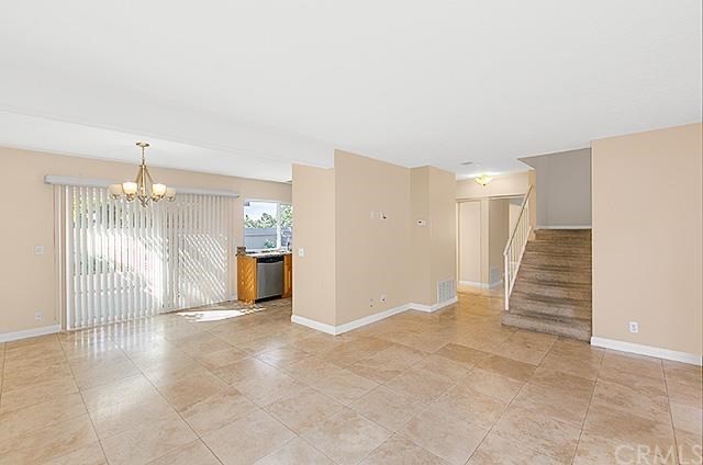 22922 Galaxy Ln, photograph 3 of 5