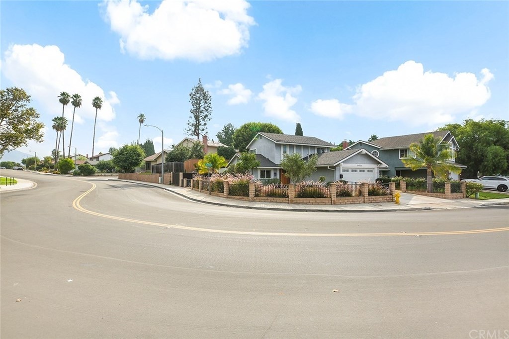 24025 Elrond Ln, photograph 4 of 5