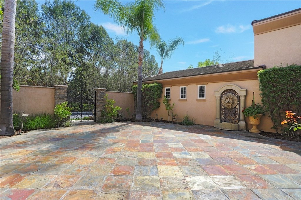 2438 N San Miguel Dr, photograph 5 of 5
