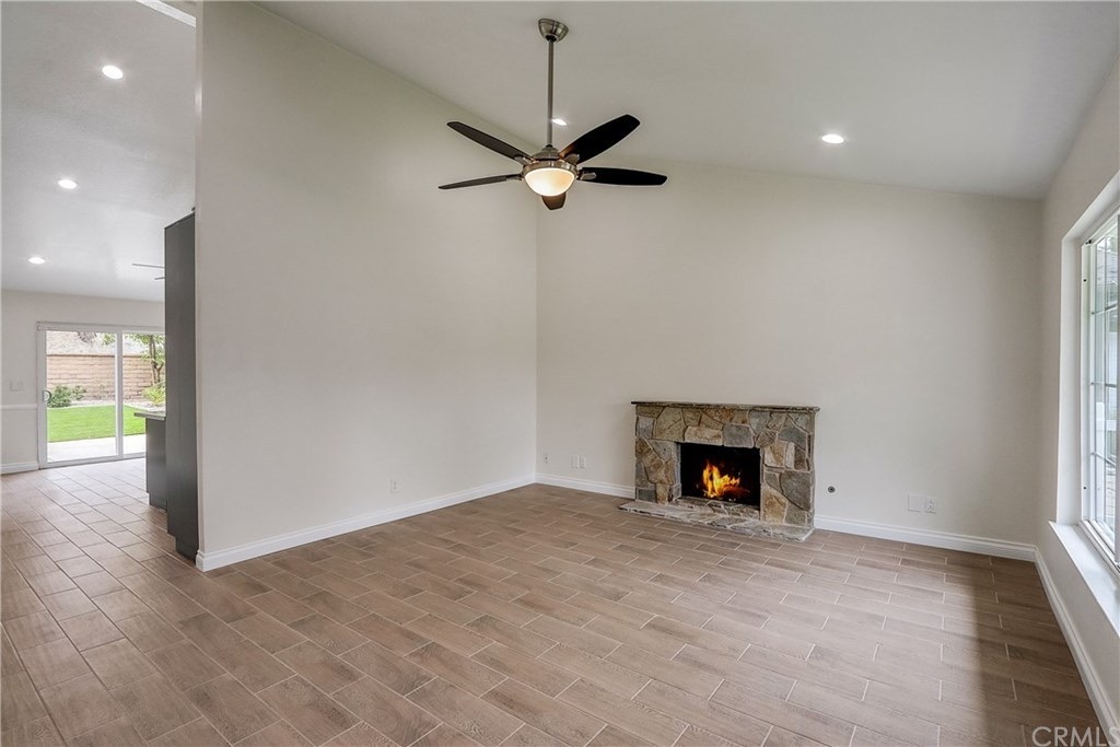 25261 Bentley, photograph 2 of 5