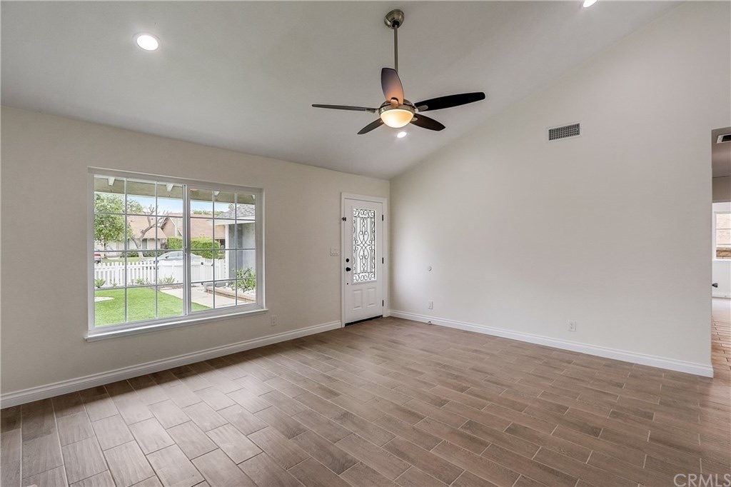 25261 Bentley, photograph 5 of 5