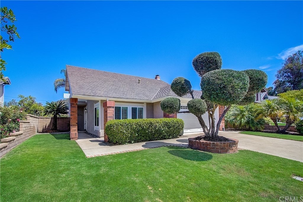 25701 Orchard Rim Ln, photograph 1 of 5