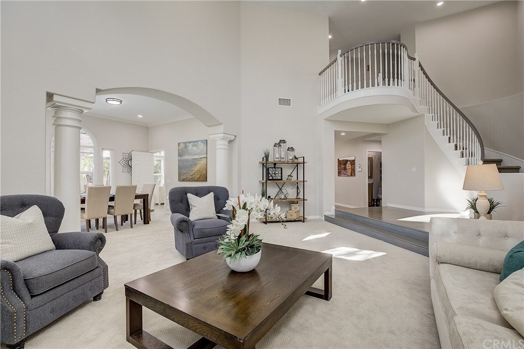 27121 Woodbluff Rd, photograph 1 of 5