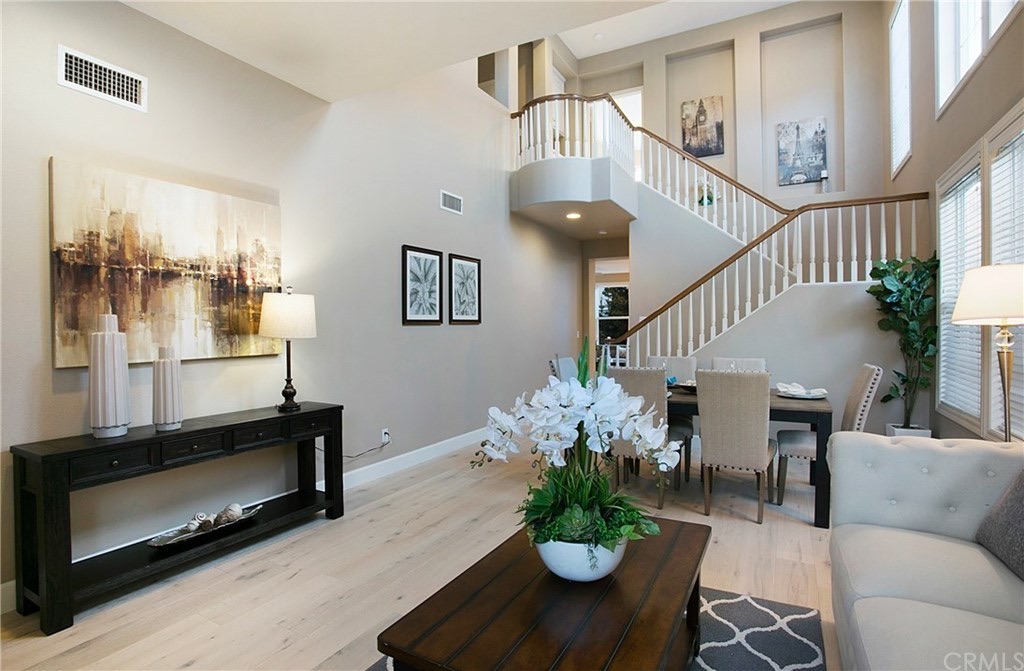 29 Dinuba, photograph 4 of 5