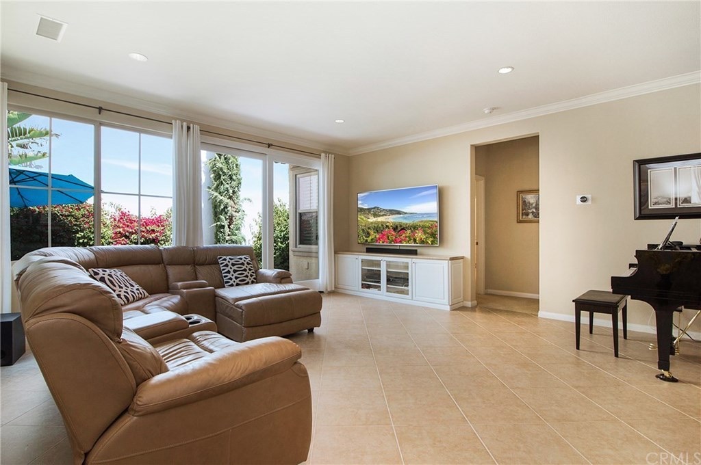 39 Splendor, photograph 2 of 5