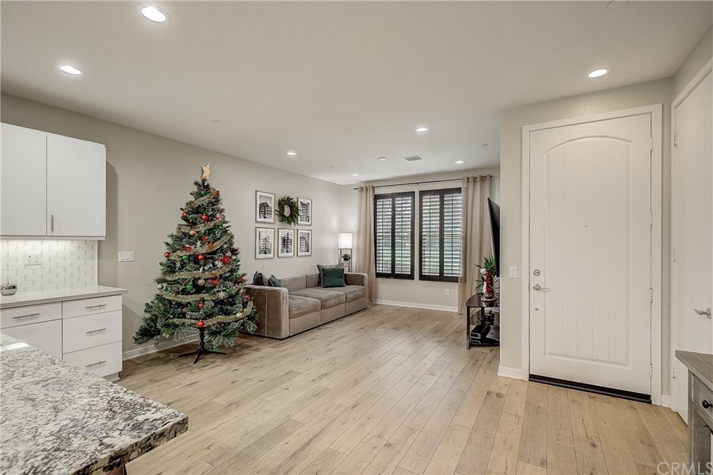 45 Finch, photograph 4 of 5