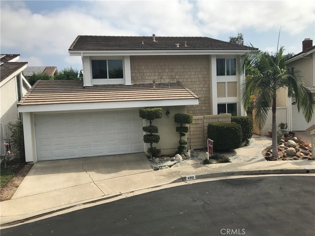 4901 Royce Rd, photograph 1 of 2