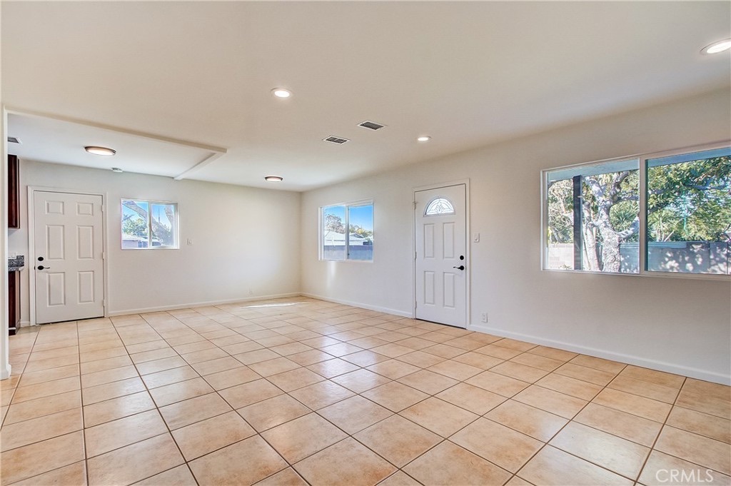 522 S Rosewood Ave, photograph 3 of 5