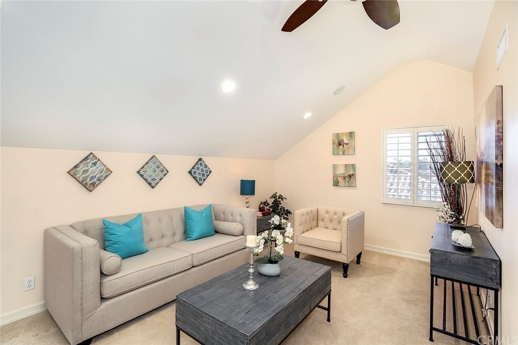 7 Delano, photograph 4 of 5