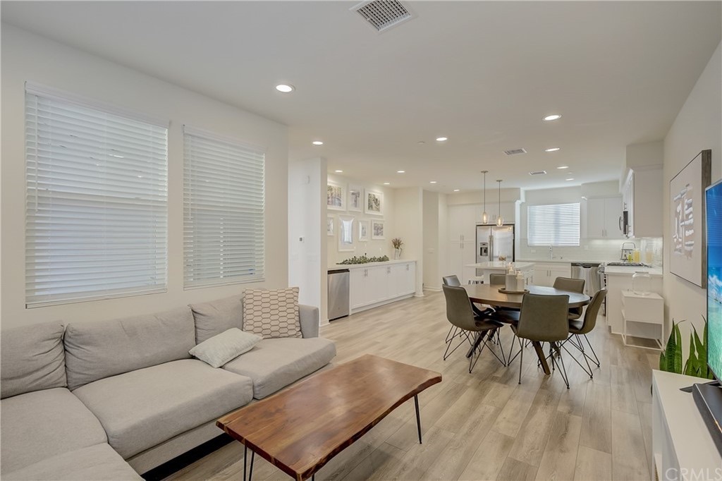 704 Westhaven Ct, photograph 1 of 5