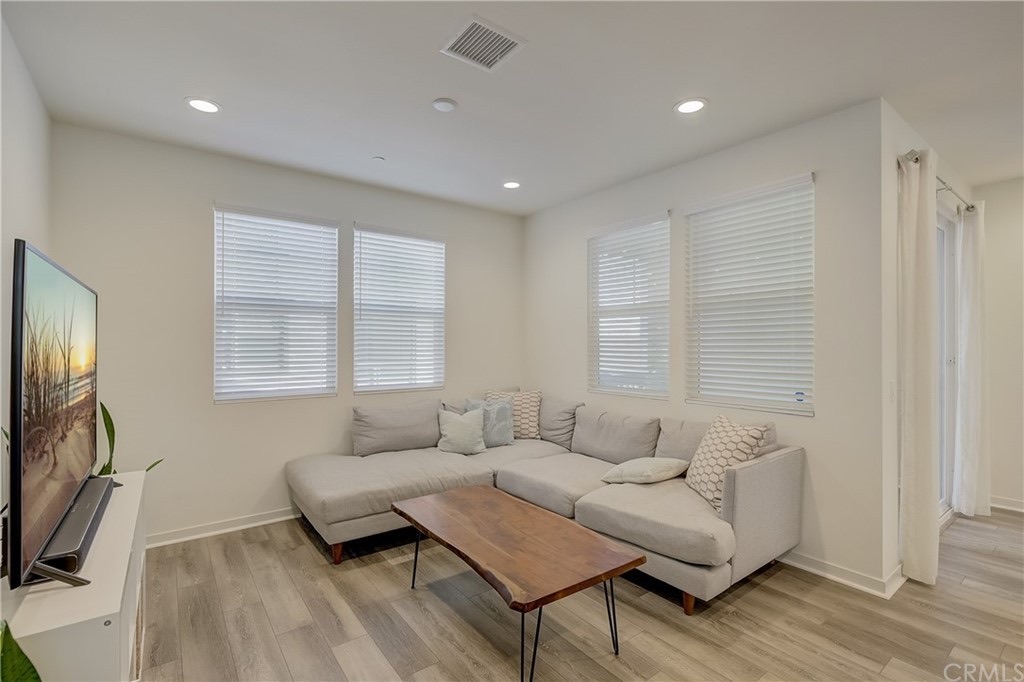 704 Westhaven Ct, photograph 4 of 5