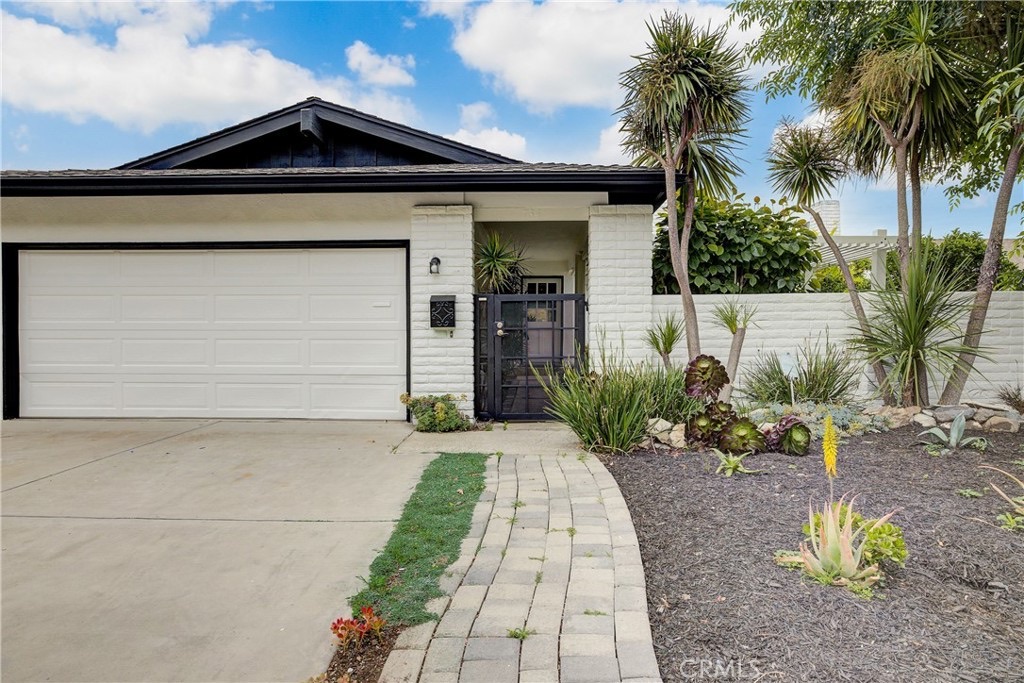 734 Camino De Los Mares, photograph 2 of 5