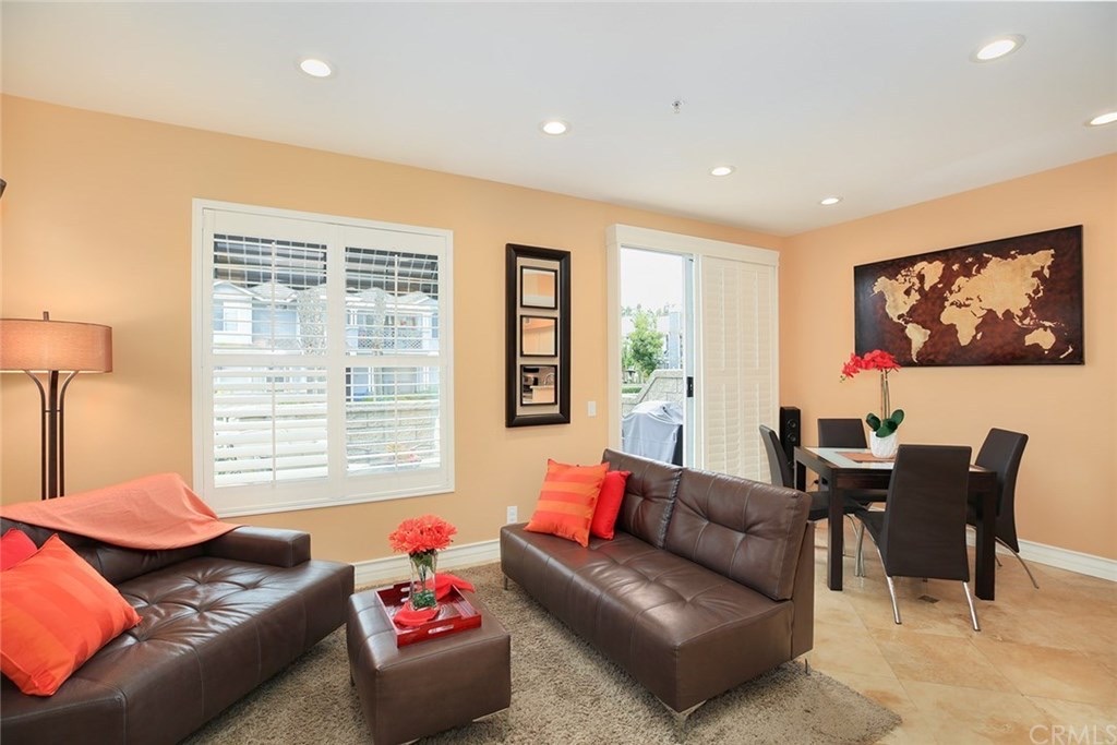 81 Carlsbad Ln, photograph 4 of 5