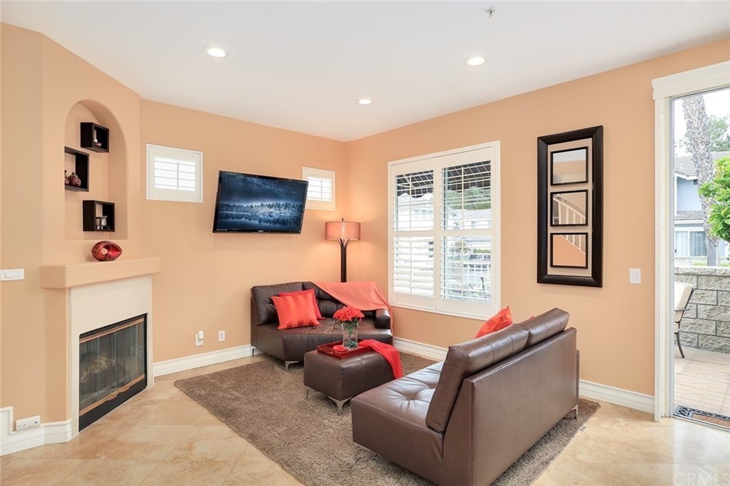 81 Carlsbad Ln, photograph 5 of 5