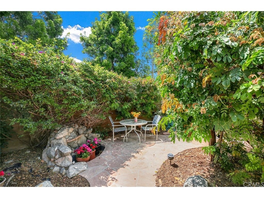 83 Glen Arbor, photograph 1 of 2