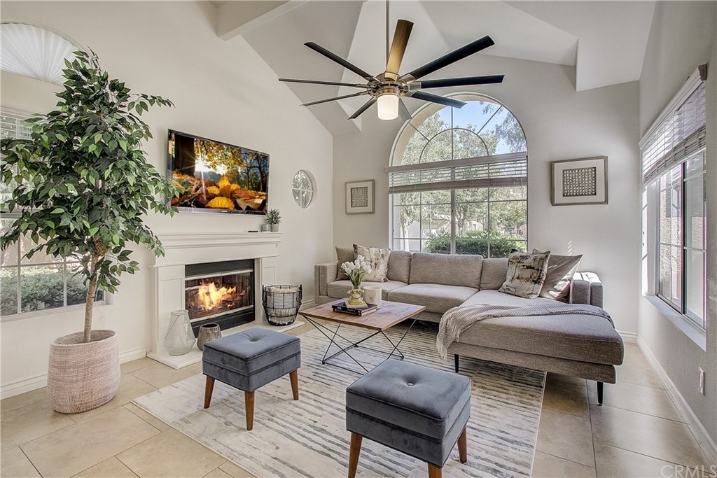 83 Nightingale Dr, photograph 4 of 5