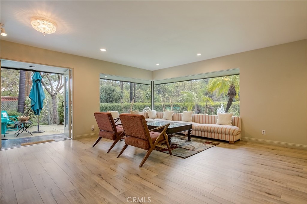 9885 Deerhaven Dr, photograph 4 of 5