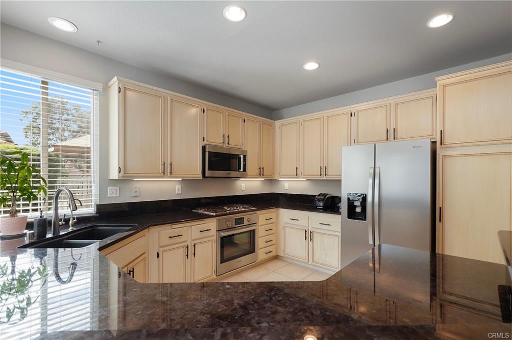 27541 Caesars Pl, photograph 11 of 48