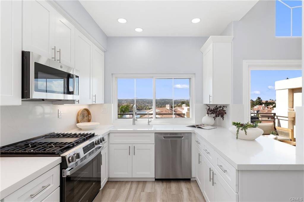 28815 El Adolfo, photograph 10 of 50