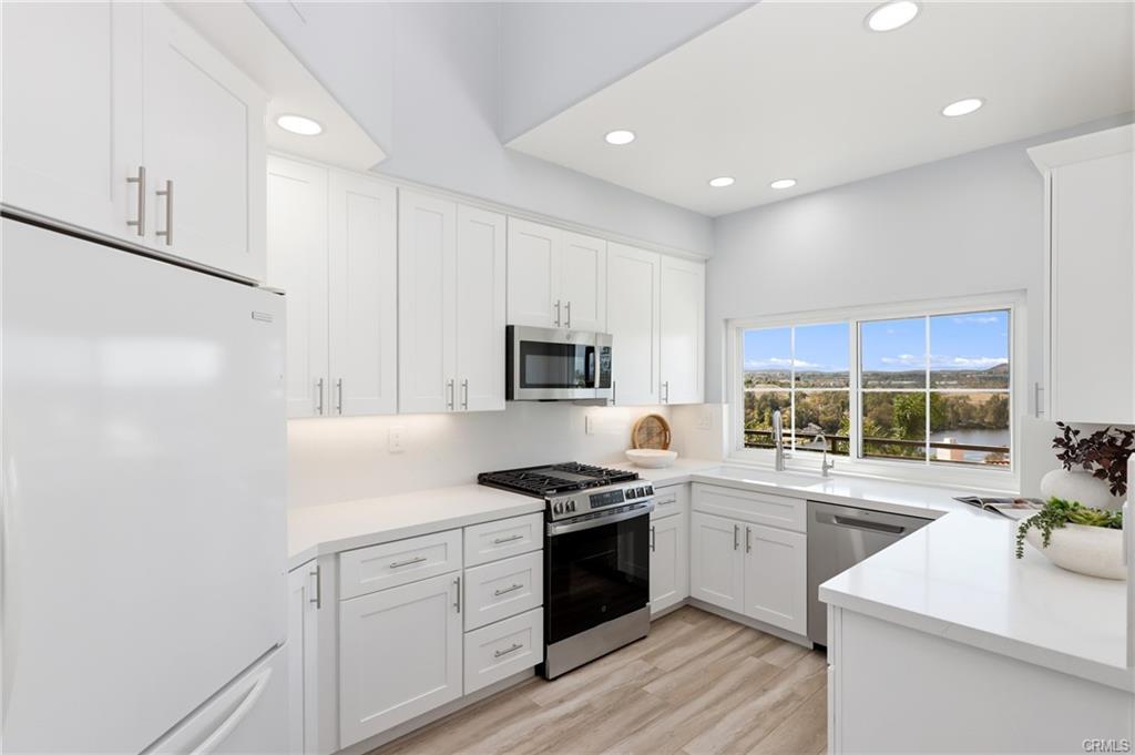 28815 El Adolfo, photograph 11 of 50