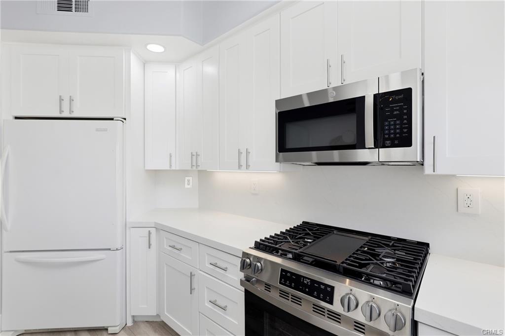 28815 El Adolfo, photograph 13 of 50